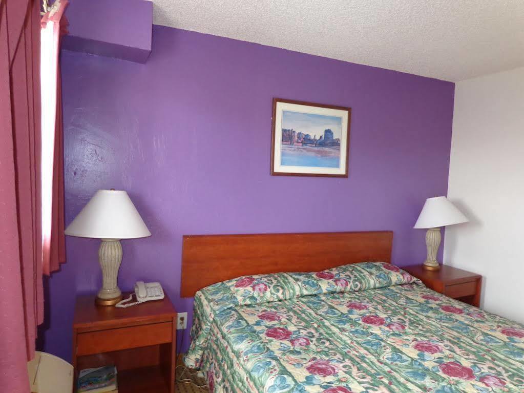 Knights Inn Phoenix At N Black Canyon Hwy Екстер'єр фото
