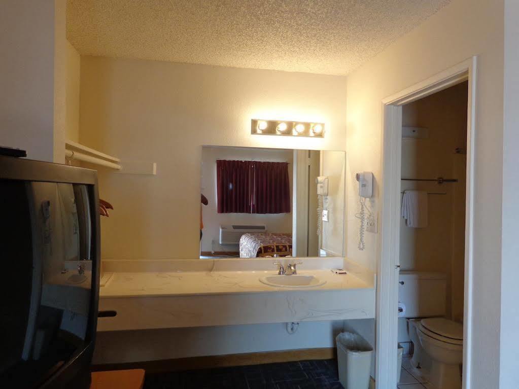 Knights Inn Phoenix At N Black Canyon Hwy Екстер'єр фото
